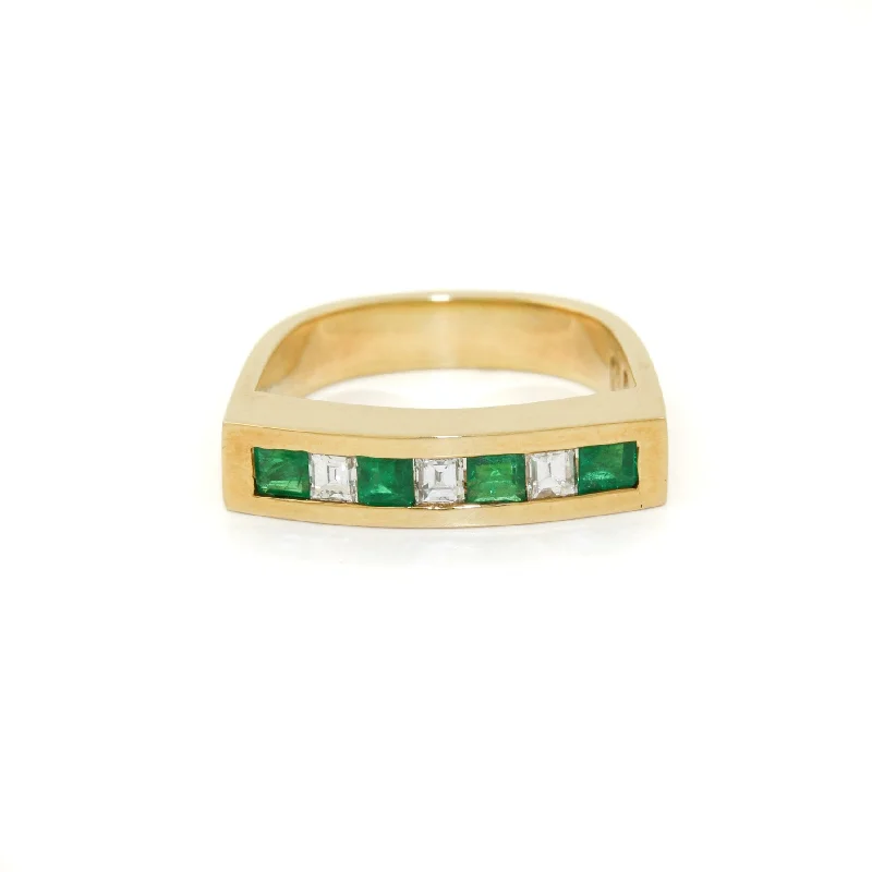 women's engagement rings with bright white diamond -18k Gold x 0.28ct Emerald & Diamond Square-Edge Channel Septet