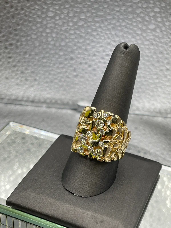 women's engagement rings with mixed metal band -A classic Vintage 14 Karat Yellow Gold Diamond Nugget Ring