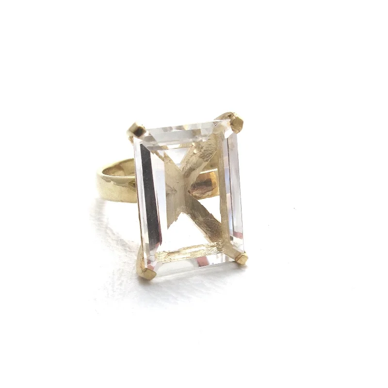 women's rings with vintage design -Lucent Quartz Ring