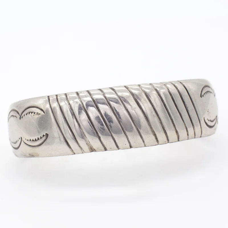 women's bracelets with charm design -Navajo Handmade Sterling Silver Cuff Bracelet (Hallmark: Jackson)