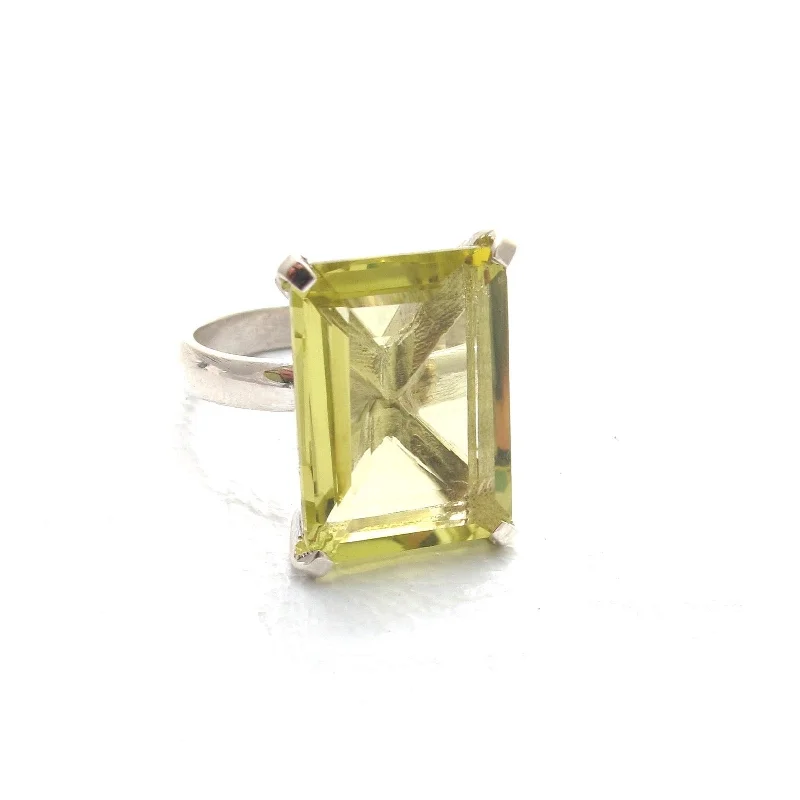 women's rings with statement design -Lucent Lemon Quartz Ring