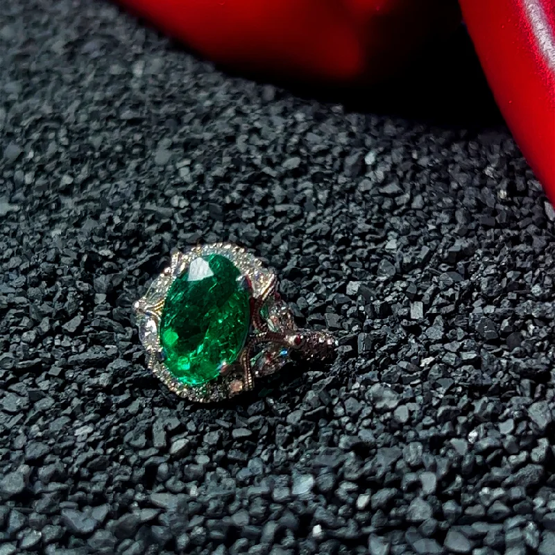 women's rings with modern style -18k Emerald Couture Ring