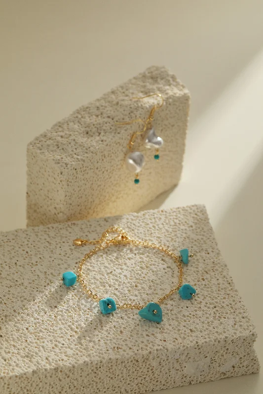 women's bracelets with bold geometric -Aqua Elegance Turquoise Stone Bracelet